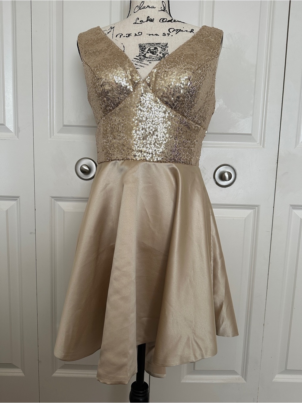 Gold Sequin Fit & Flare Dress V-Neck Sleeveless Zip and Tie Closure Size 10